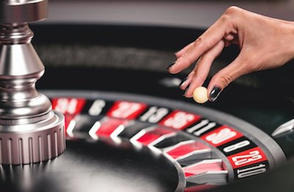 2018 june casumo live roulette female dealer close up 2-1